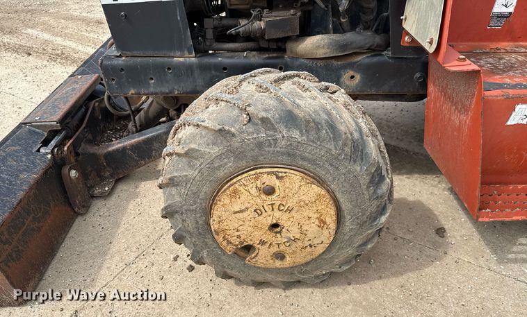 image for item DX5610 2007 Ditch Witch RT40 trencher