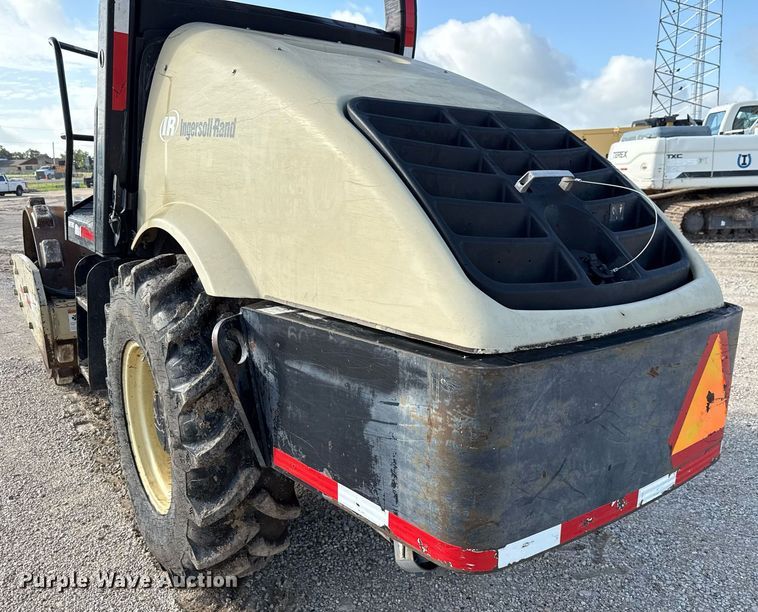 image for item DX5614 2002 Ingersoll-Rand SD77F TF single drum vibratory roller