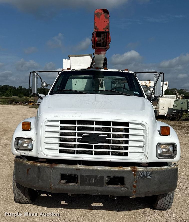 image for item DX5615 2000 Chevrolet C6500 bucket truck