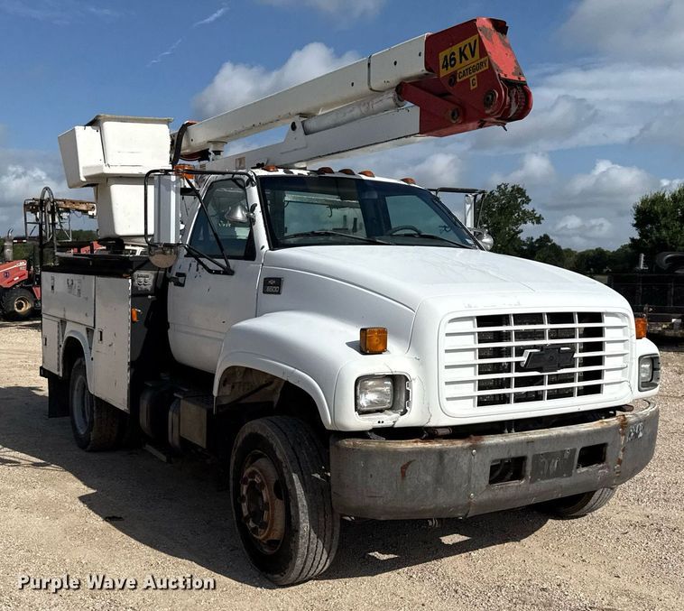 image for item DX5615 2000 Chevrolet C6500 bucket truck