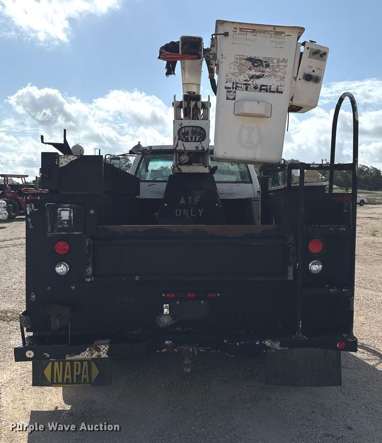 image for item DX5615 2000 Chevrolet C6500 bucket truck