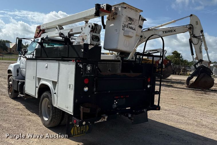 image for item DX5615 2000 Chevrolet C6500 bucket truck