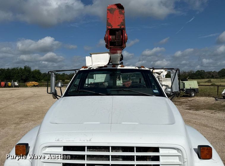 image for item DX5615 2000 Chevrolet C6500 bucket truck