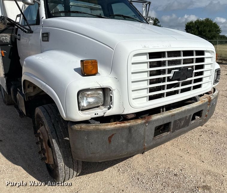 image for item DX5615 2000 Chevrolet C6500 bucket truck
