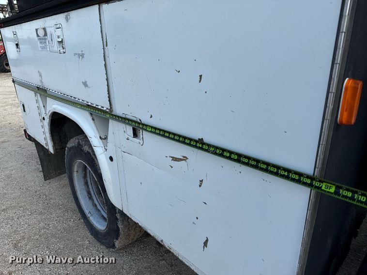 image for item DX5615 2000 Chevrolet C6500 bucket truck