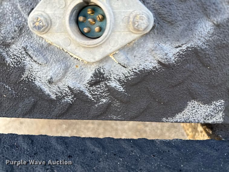 image for item DX5615 2000 Chevrolet C6500 bucket truck