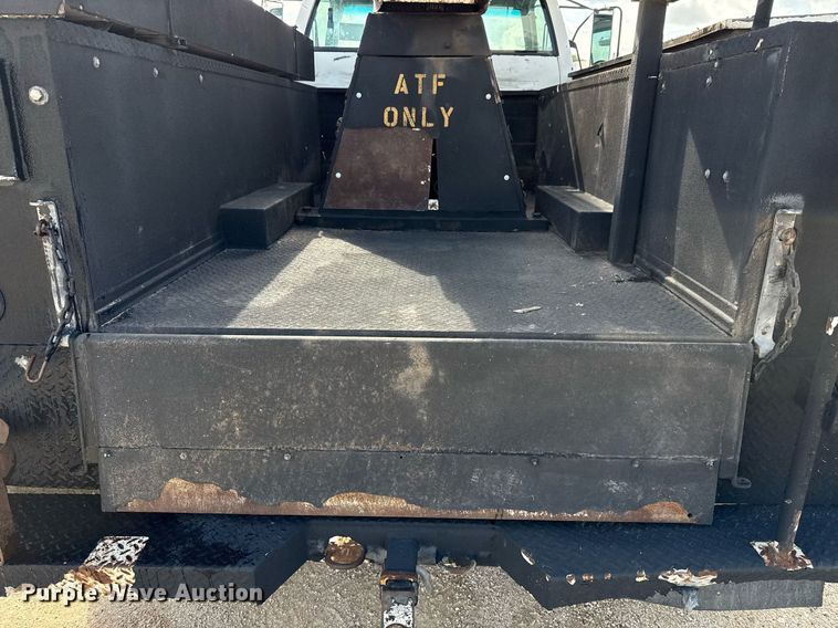 image for item DX5615 2000 Chevrolet C6500 bucket truck