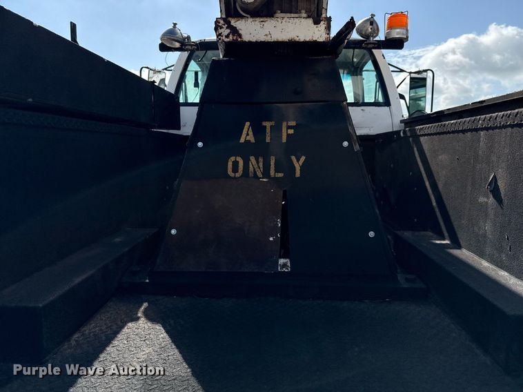 image for item DX5615 2000 Chevrolet C6500 bucket truck