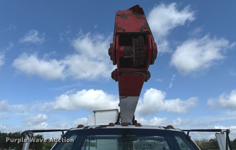 image for item DX5615 2000 Chevrolet C6500 bucket truck