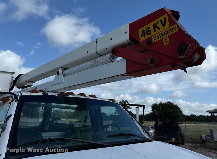image for item DX5615 2000 Chevrolet C6500 bucket truck