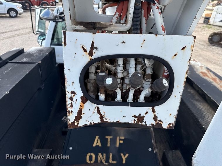 image for item DX5615 2000 Chevrolet C6500 bucket truck