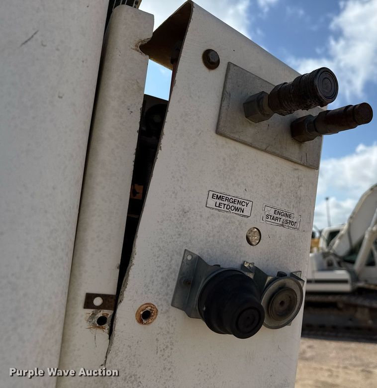 image for item DX5615 2000 Chevrolet C6500 bucket truck