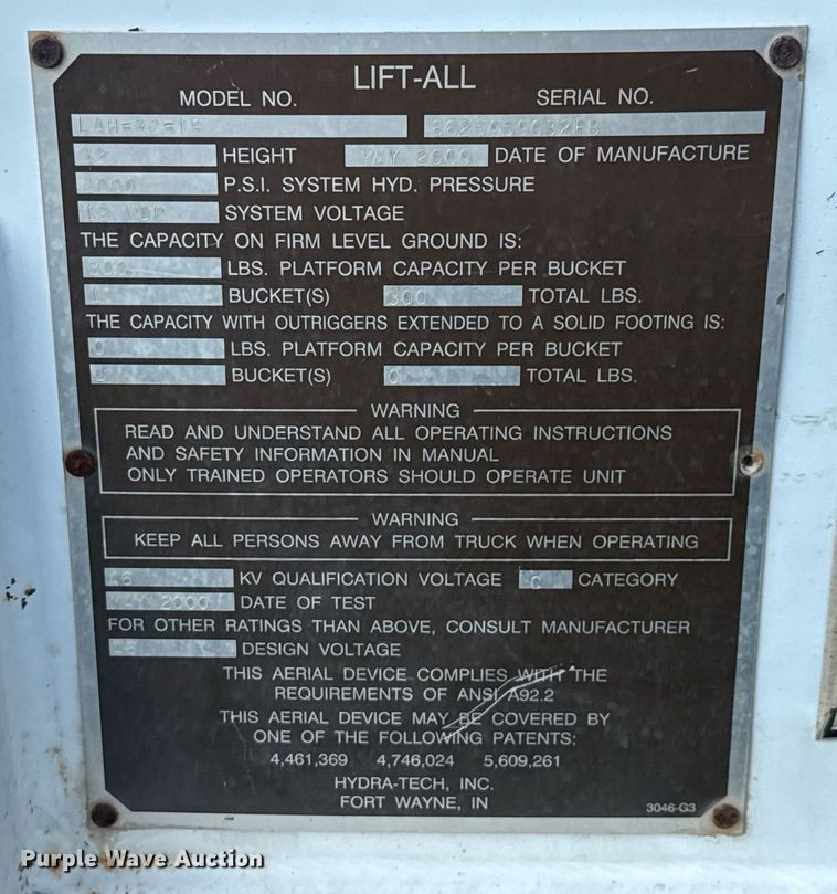 image for item DX5615 2000 Chevrolet C6500 bucket truck