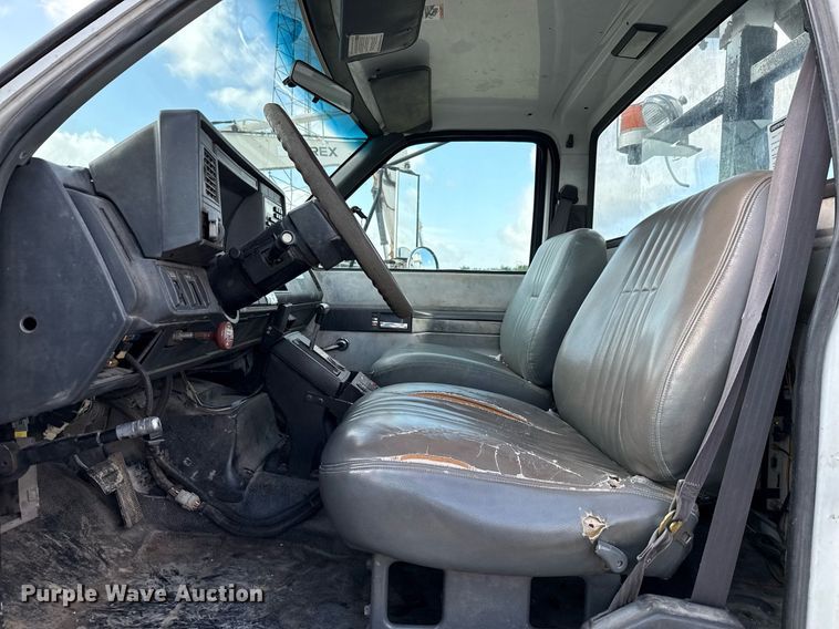 image for item DX5615 2000 Chevrolet C6500 bucket truck