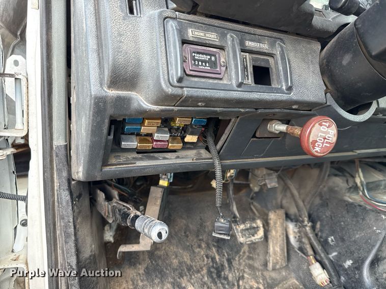 image for item DX5615 2000 Chevrolet C6500 bucket truck