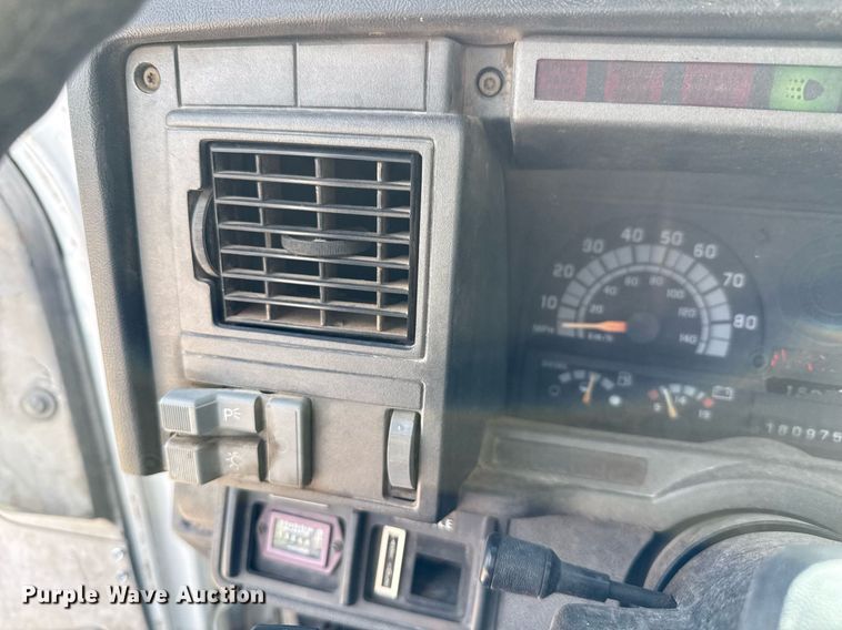 image for item DX5615 2000 Chevrolet C6500 bucket truck