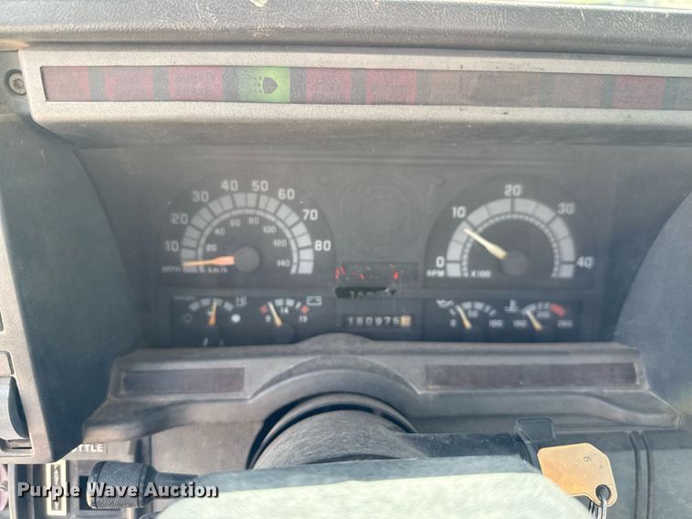 image for item DX5615 2000 Chevrolet C6500 bucket truck