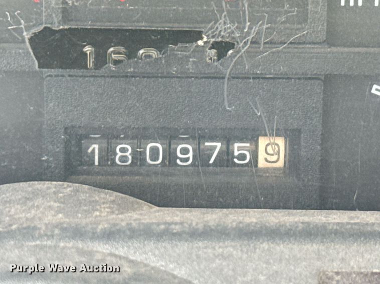 image for item DX5615 2000 Chevrolet C6500 bucket truck