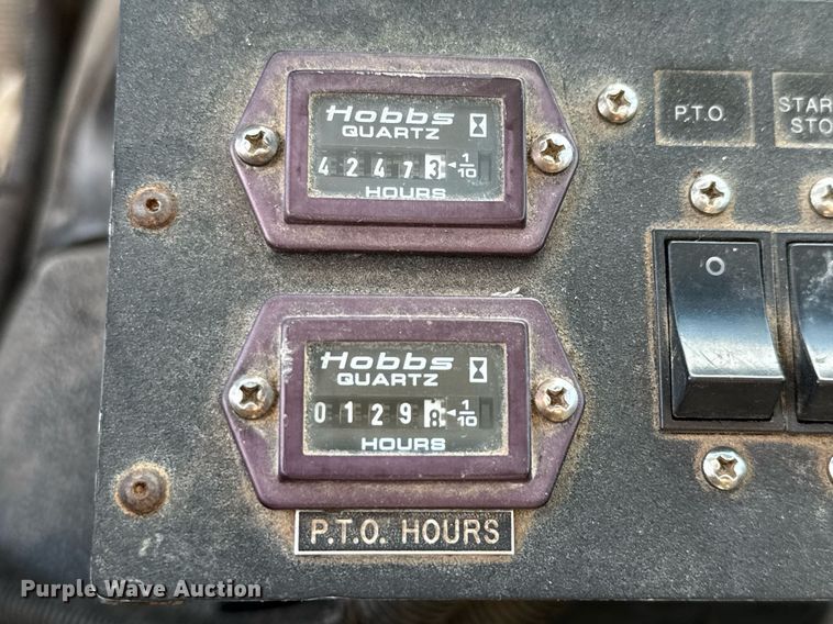 image for item DX5615 2000 Chevrolet C6500 bucket truck