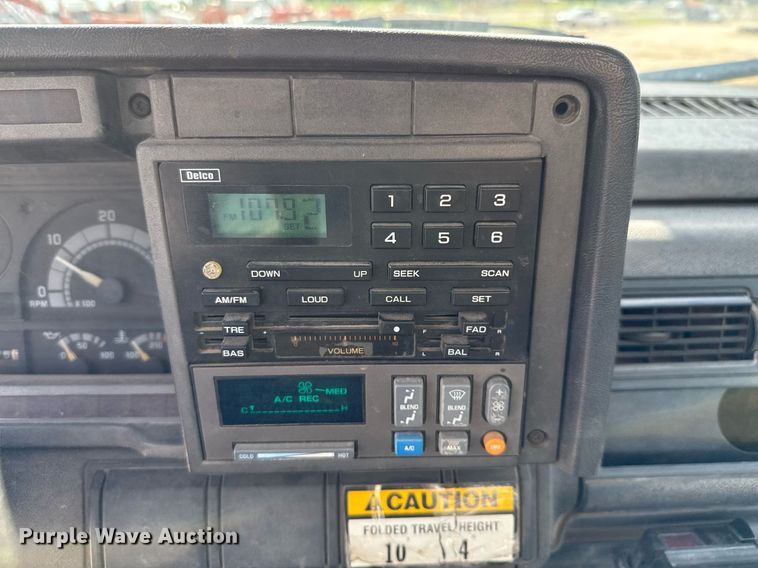 image for item DX5615 2000 Chevrolet C6500 bucket truck