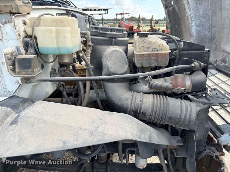 image for item DX5615 2000 Chevrolet C6500 bucket truck