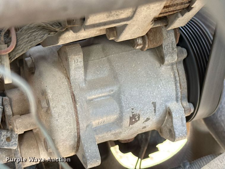 image for item DX5615 2000 Chevrolet C6500 bucket truck