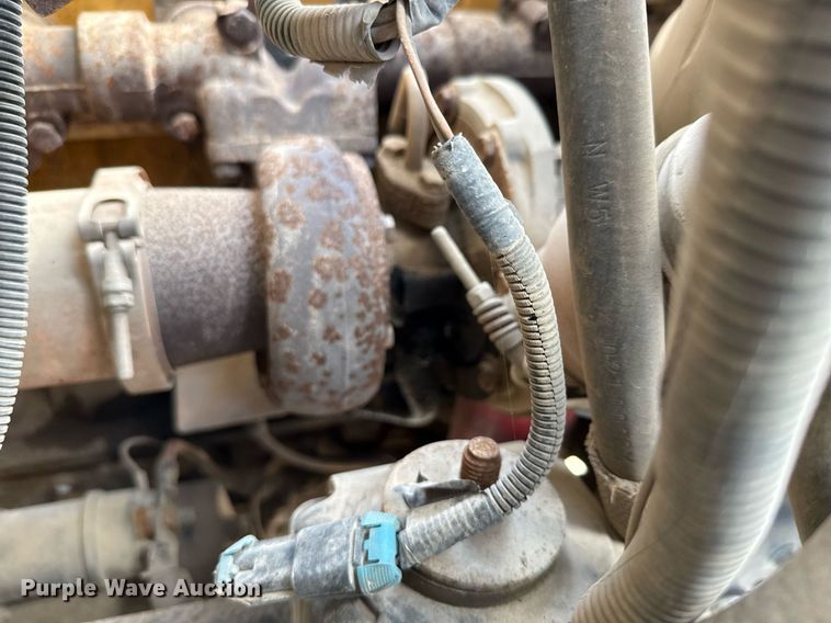 image for item DX5615 2000 Chevrolet C6500 bucket truck