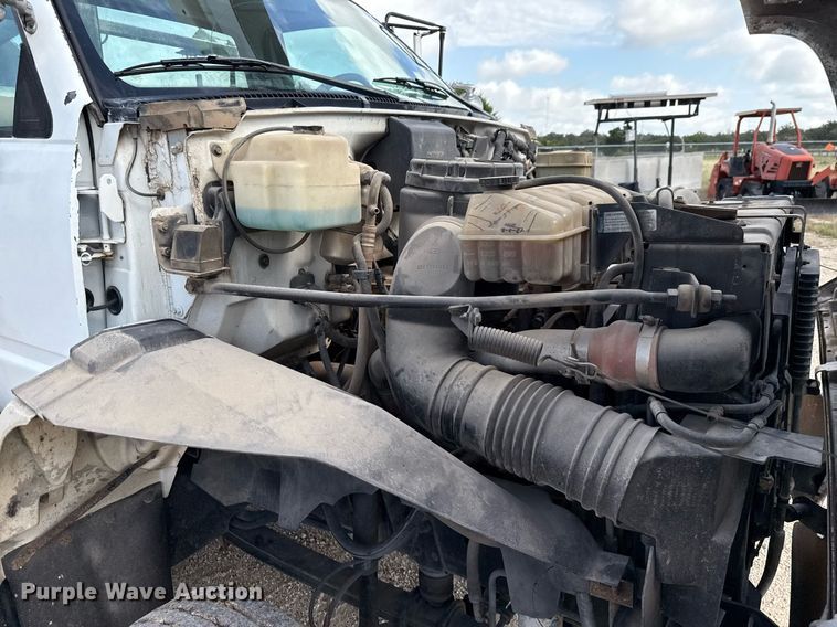 image for item DX5615 2000 Chevrolet C6500 bucket truck