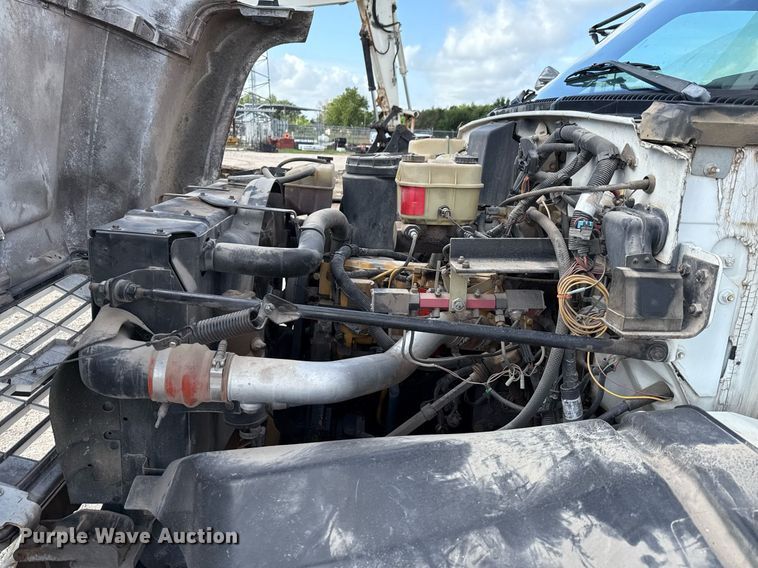 image for item DX5615 2000 Chevrolet C6500 bucket truck