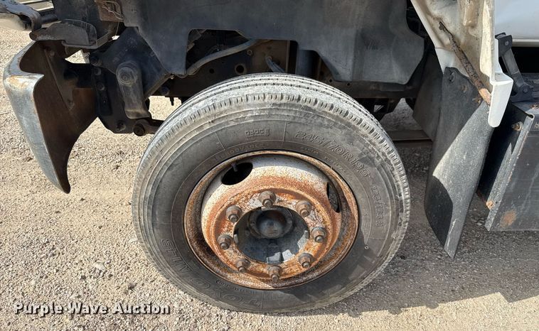 image for item DX5615 2000 Chevrolet C6500 bucket truck