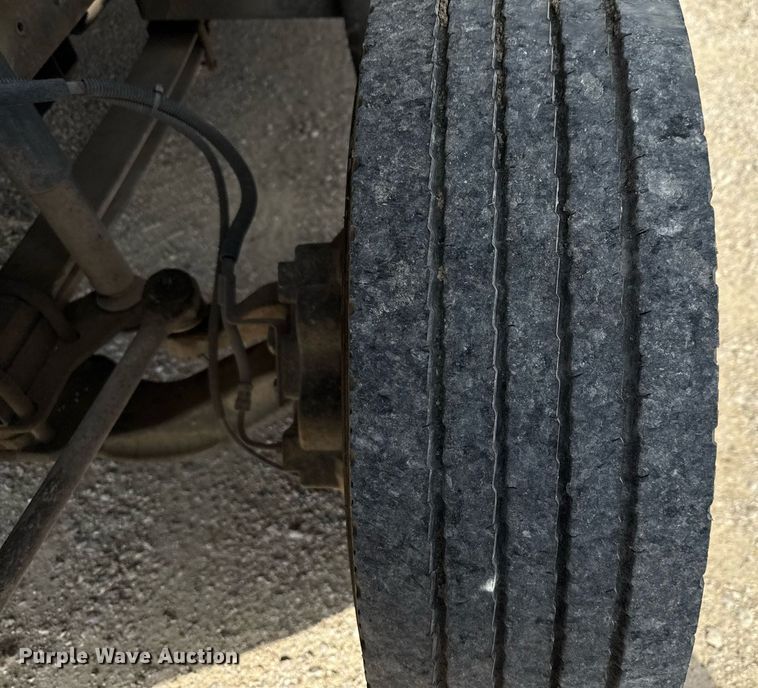 image for item DX5615 2000 Chevrolet C6500 bucket truck