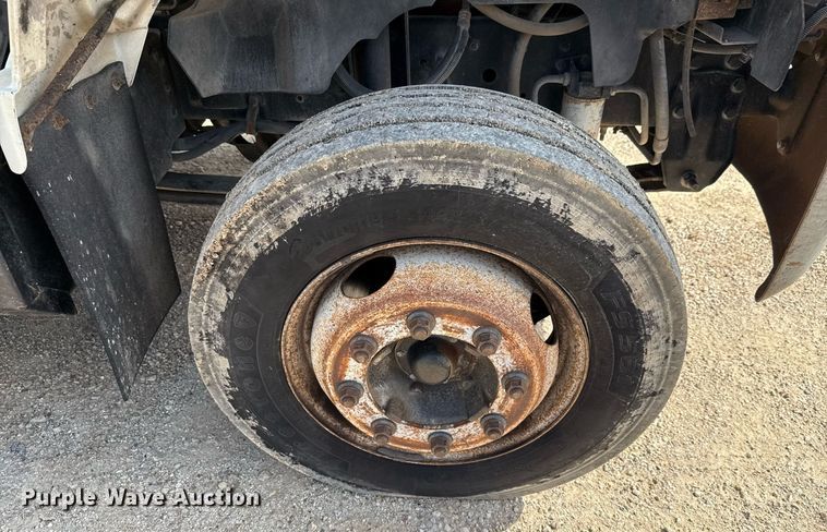 image for item DX5615 2000 Chevrolet C6500 bucket truck