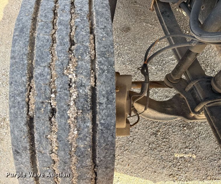 image for item DX5615 2000 Chevrolet C6500 bucket truck