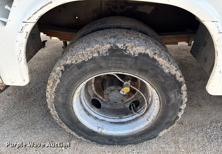 image for item DX5615 2000 Chevrolet C6500 bucket truck