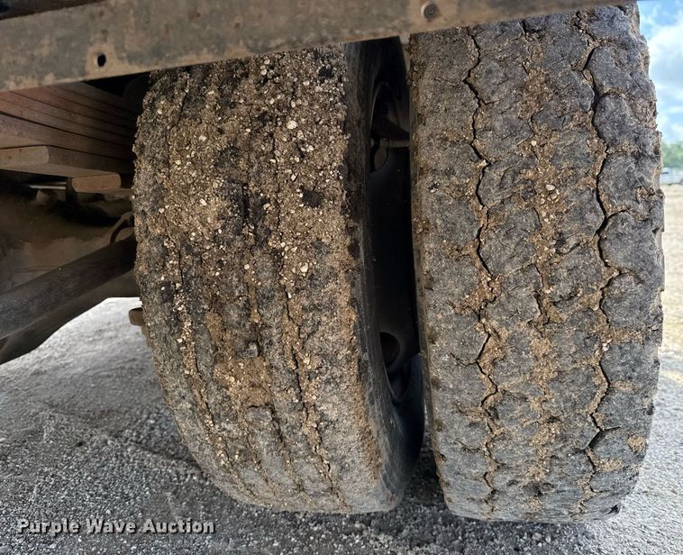 image for item DX5615 2000 Chevrolet C6500 bucket truck