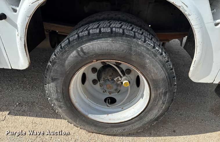 image for item DX5615 2000 Chevrolet C6500 bucket truck