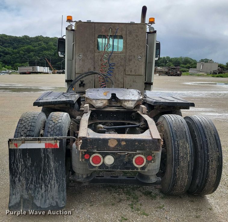 image for item DX7102 2006 Mack Vision CX600 semi truck