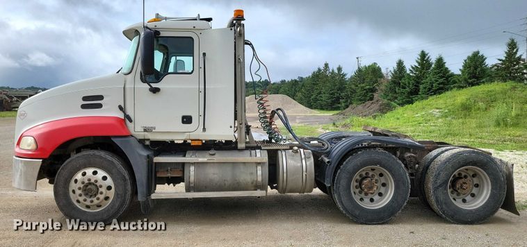 image for item DX7102 2006 Mack Vision CX600 semi truck