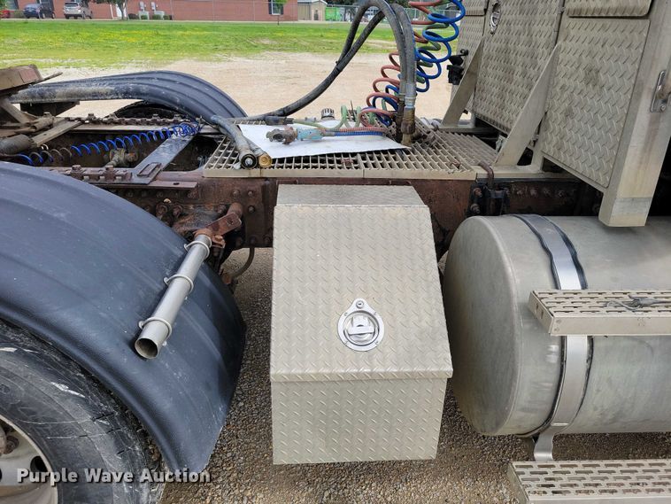 image for item DX7102 2006 Mack Vision CX600 semi truck