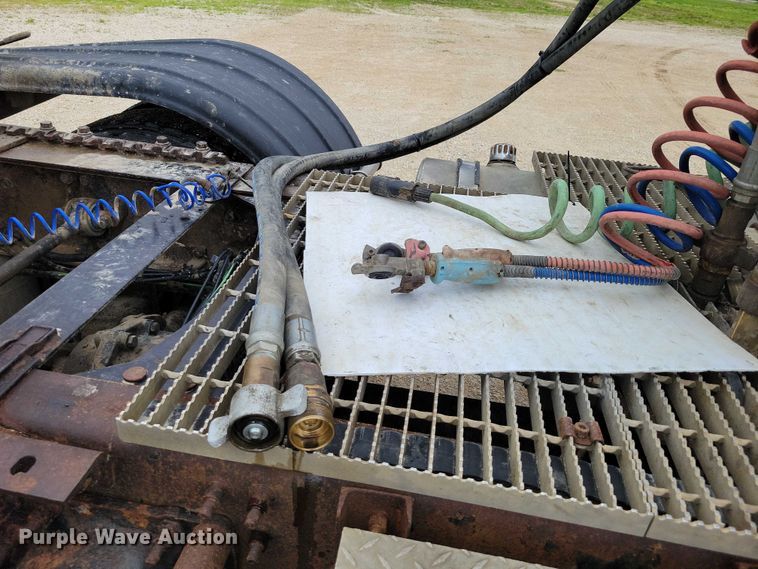 image for item DX7102 2006 Mack Vision CX600 semi truck