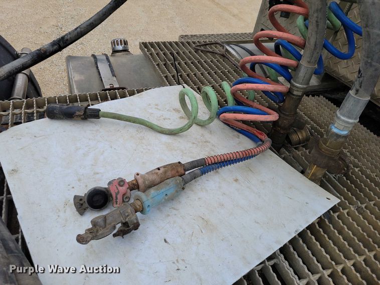 image for item DX7102 2006 Mack Vision CX600 semi truck