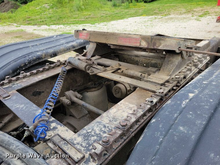 image for item DX7102 2006 Mack Vision CX600 semi truck