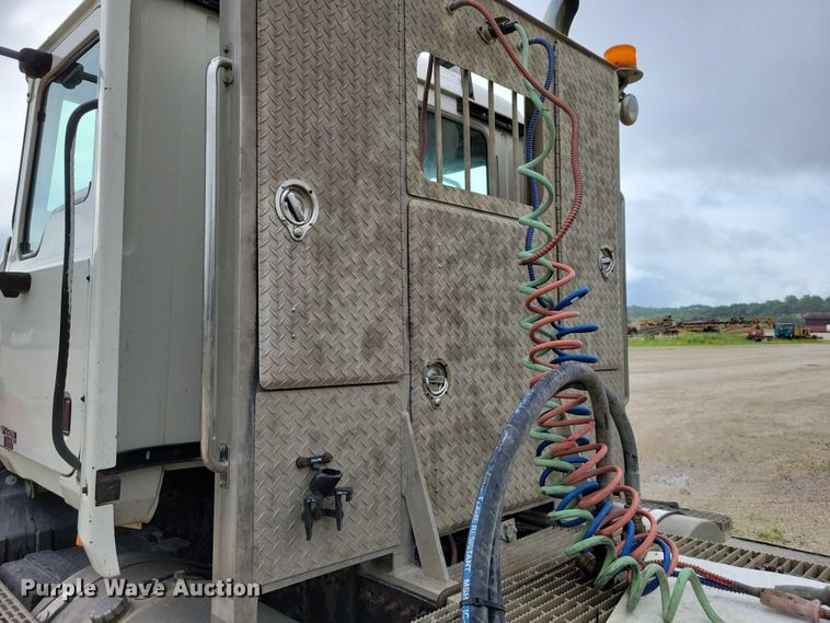 image for item DX7102 2006 Mack Vision CX600 semi truck