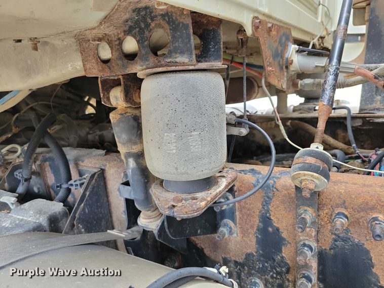 image for item DX7102 2006 Mack Vision CX600 semi truck