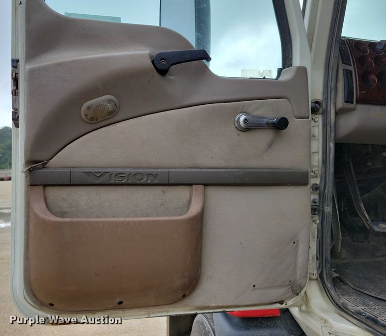 image for item DX7102 2006 Mack Vision CX600 semi truck