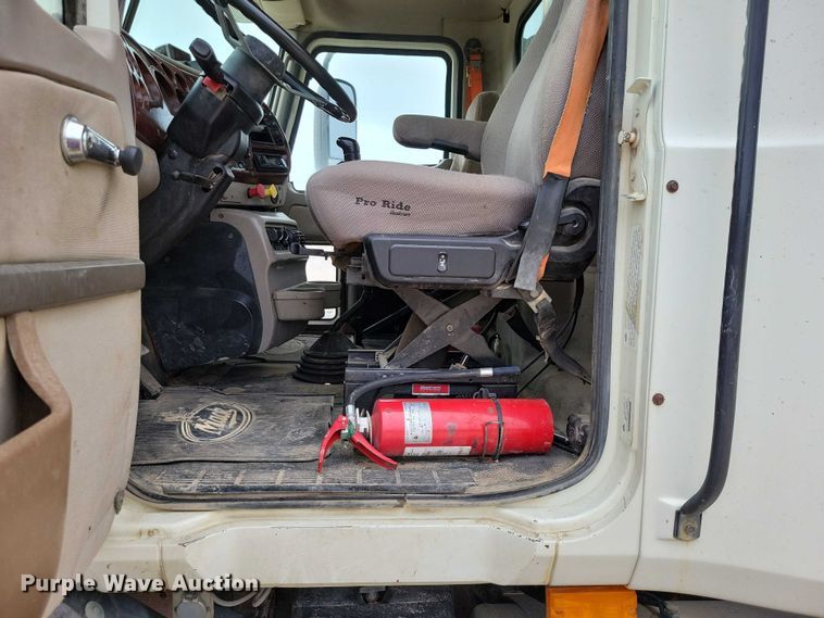 image for item DX7102 2006 Mack Vision CX600 semi truck