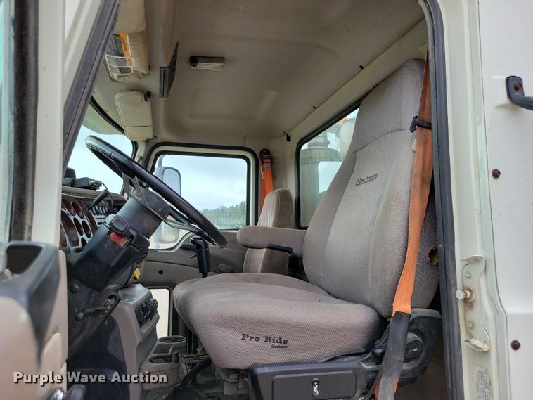 image for item DX7102 2006 Mack Vision CX600 semi truck