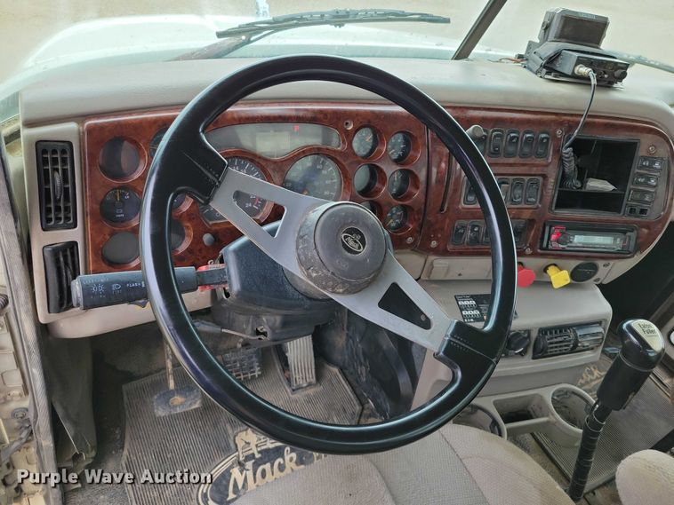 image for item DX7102 2006 Mack Vision CX600 semi truck