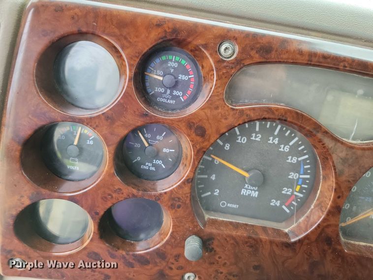 image for item DX7102 2006 Mack Vision CX600 semi truck