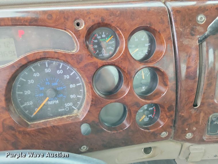 image for item DX7102 2006 Mack Vision CX600 semi truck